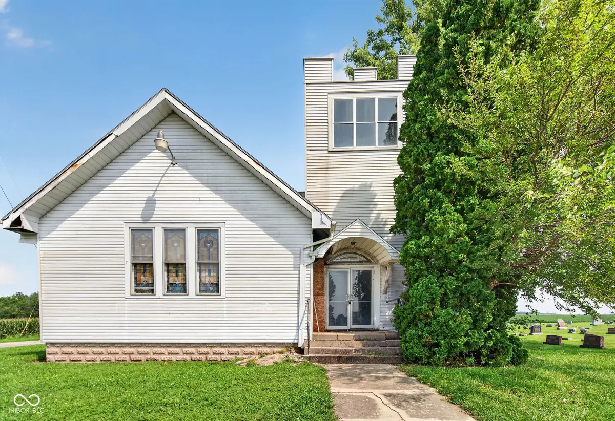 13700 E Orr RD, Parker City, IN 47368
