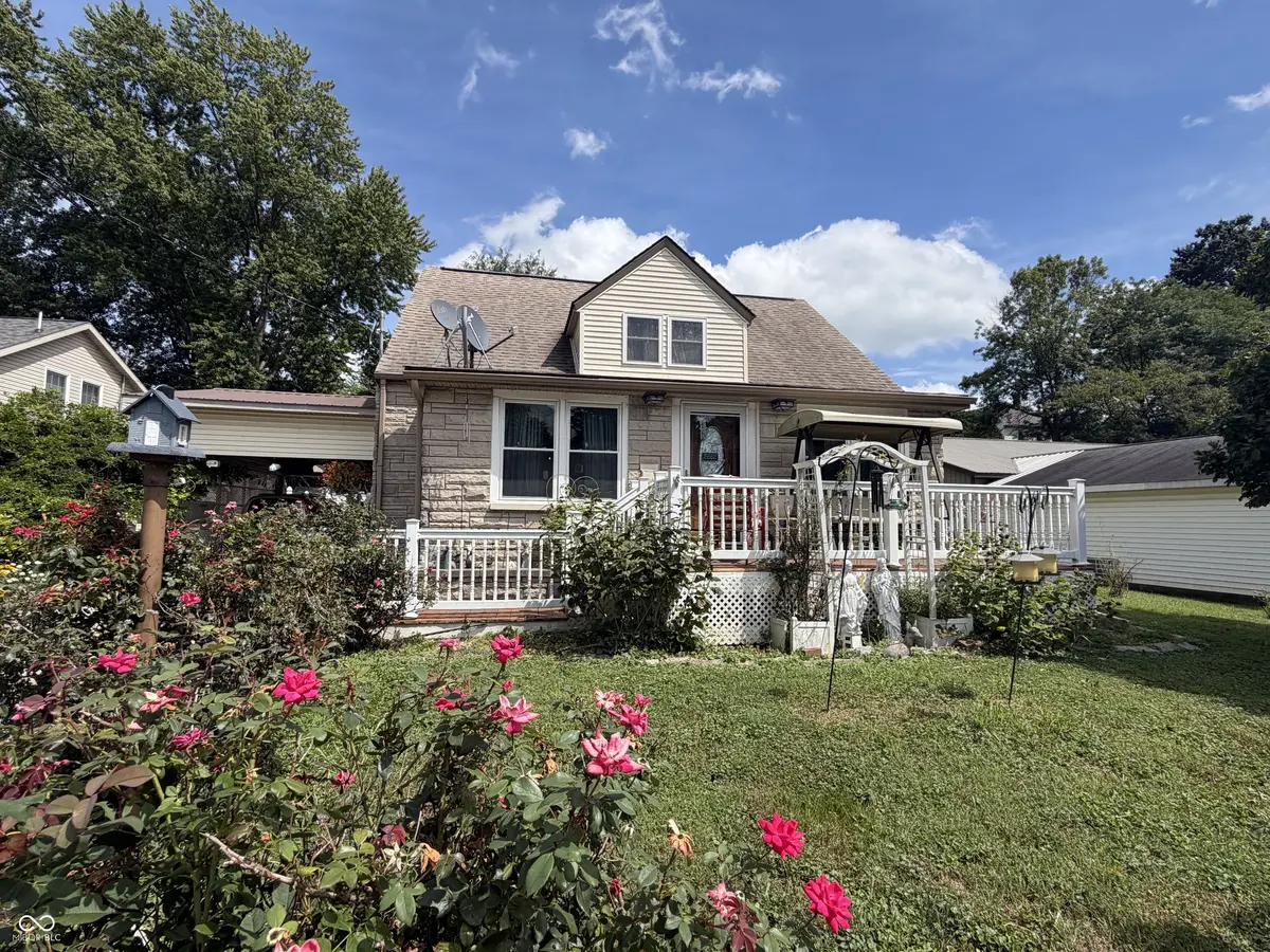 702 NW 2nd ST, Washington, IN 47501