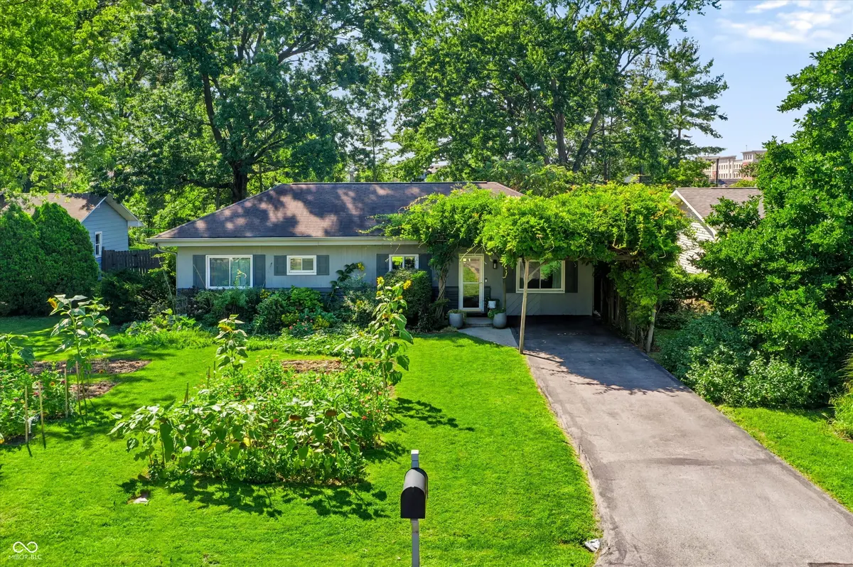 930 Pawnee RD, Carmel, IN 46032