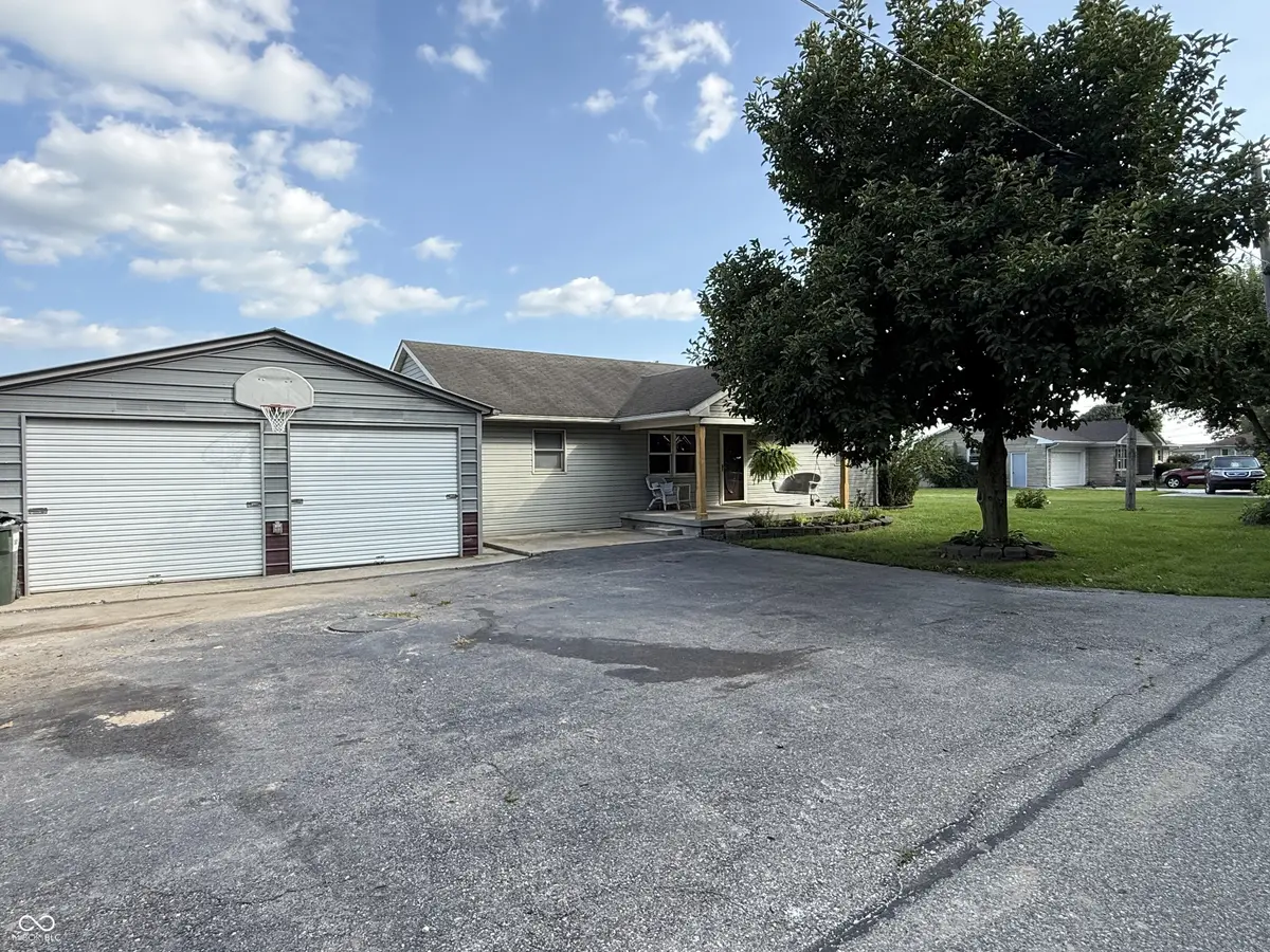 6875 E Middletown RD, Waldron, IN 46182