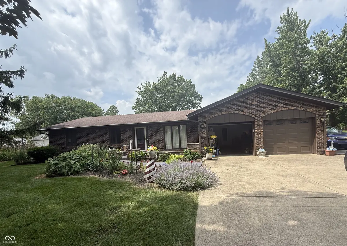 836 W County Line RD, Indianapolis, IN 46217