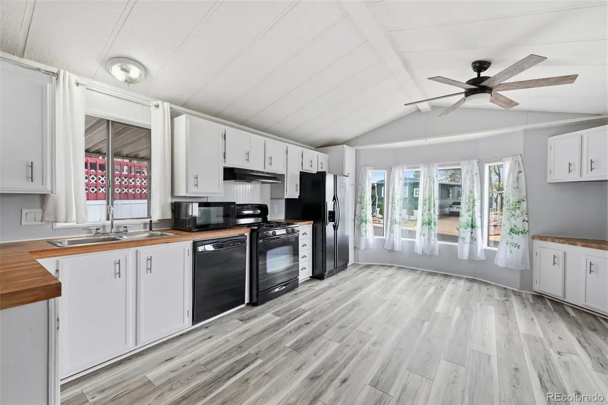 205 N Murray BLVD, Colorado Springs, CO 80916