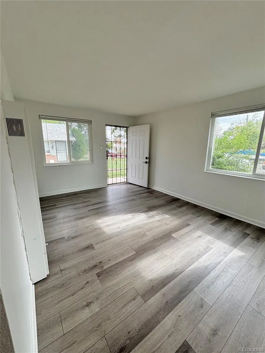 1175 Akron ST, Aurora, CO 80010
