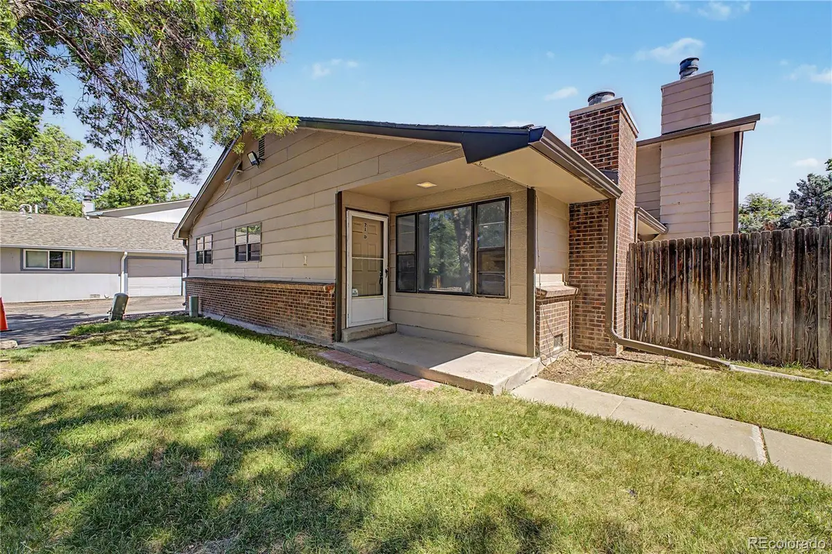 21 Newark ST #D, Aurora, CO 80012