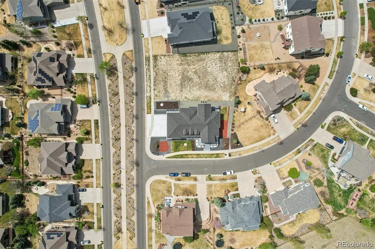 8069 S Blackstone Pkwy, Aurora, CO 80016