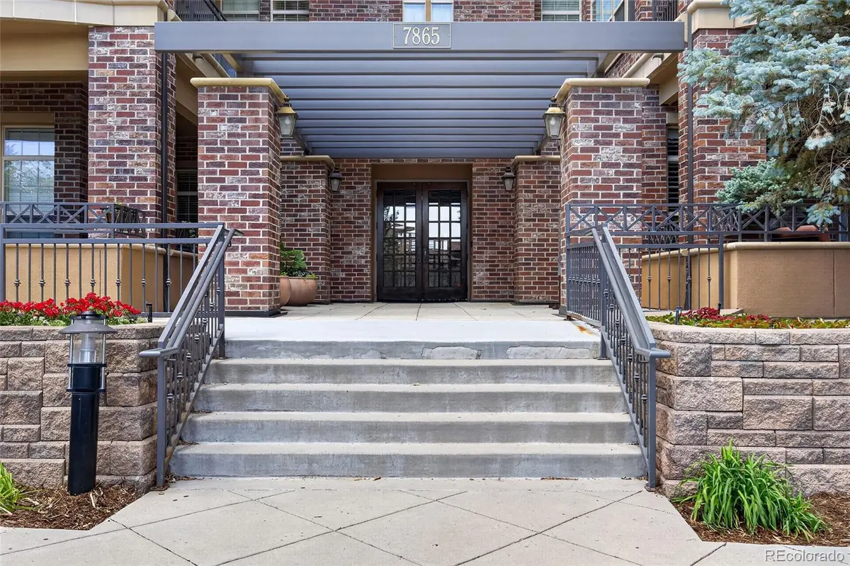 7865 Vallagio LN #104, Englewood, CO 80112