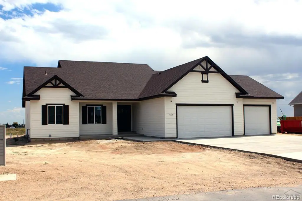 866 E Snyder DR, Pueblo, CO 81007