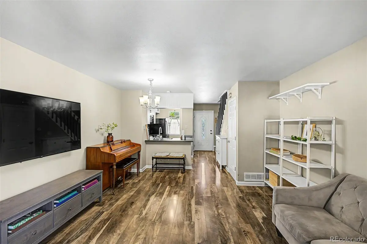 8198 S Columbine CT, Centennial, CO 80122