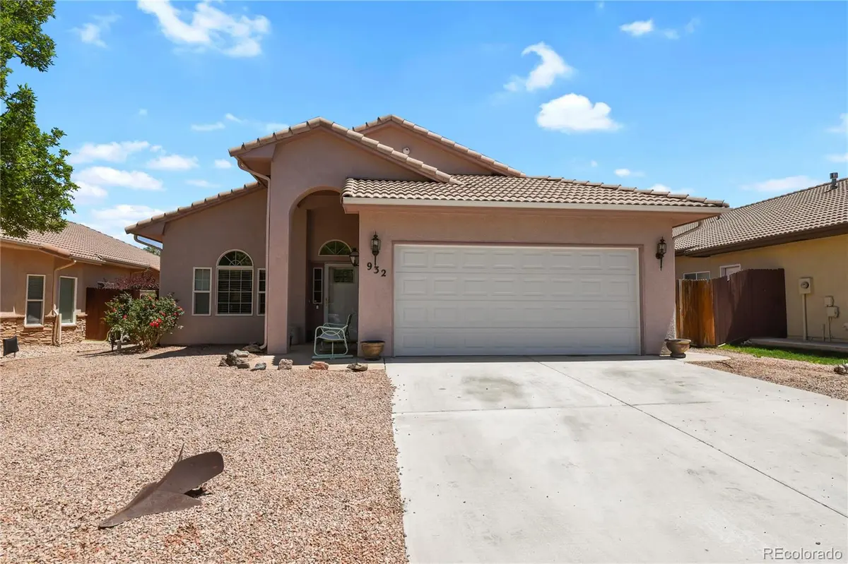 932 Pinecrest DR, Pueblo, CO 81005