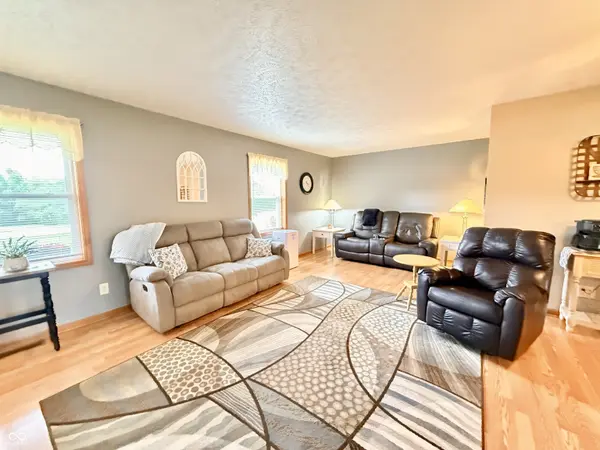 201 Janeway DR, Veedersburg, IN 47987