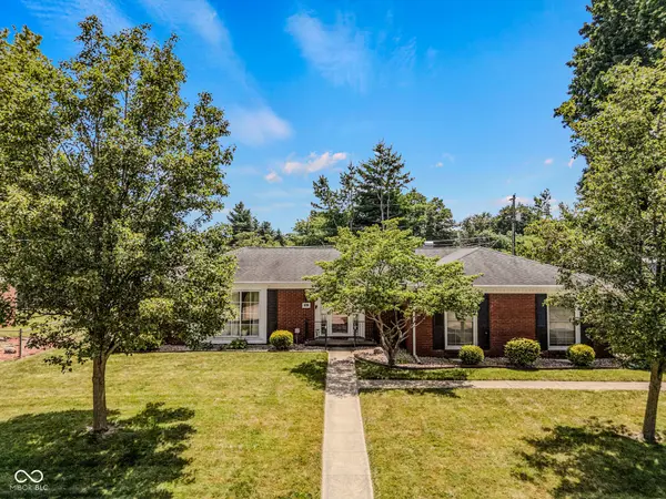 1511 Crescent DR, Columbus, IN 47203