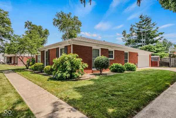 1511 Crescent DR, Columbus, IN 47203