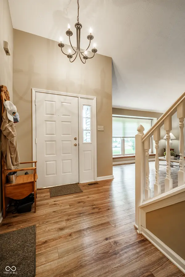 1642 Waterford DR, Zionsville, IN 46077