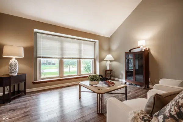 1642 Waterford DR, Zionsville, IN 46077