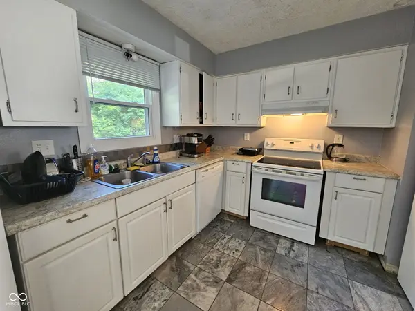 1345 Countryside LN, Indianapolis, IN 46231