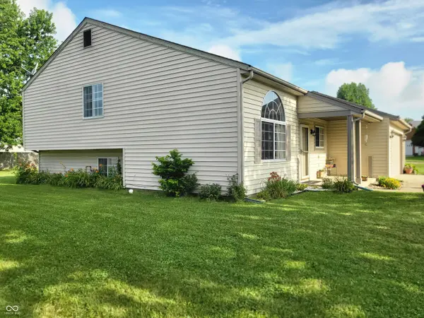 4734 Hackberry DR, Columbus, IN 47201