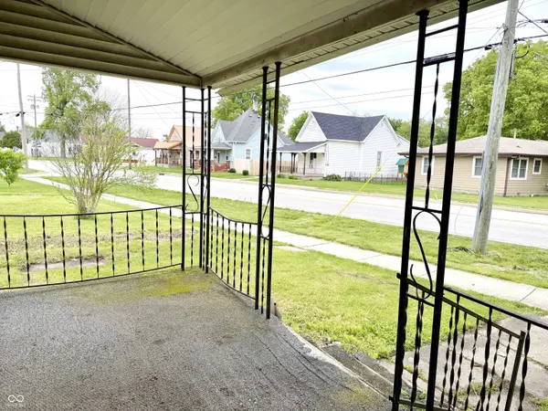 1327 S Harrison ST, Shelbyville, IN 46176