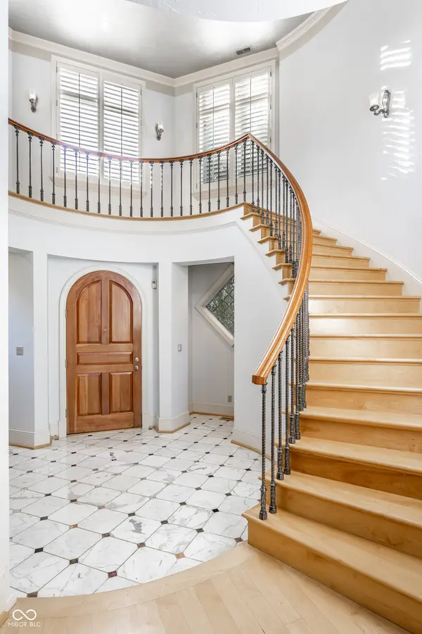 290 Breakwater DR, Fishers, IN 46037