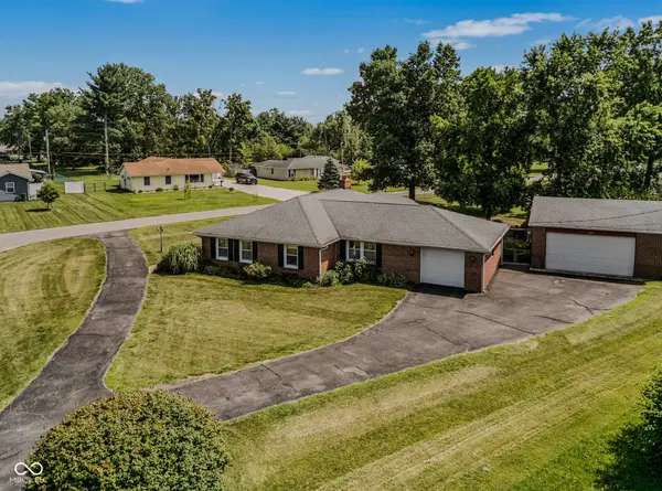 1603 McCullough LN, Columbus, IN 47203
