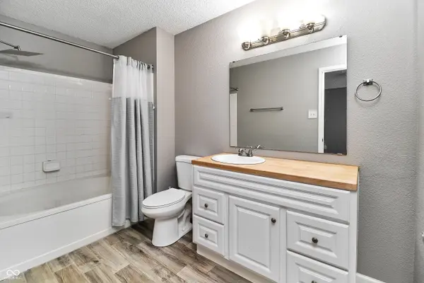 10275 Lothbury CIR, Fishers, IN 46037