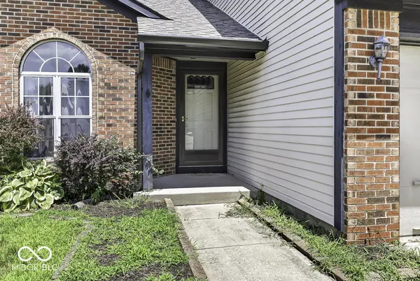1548 Doe LN, Greenwood, IN 46142