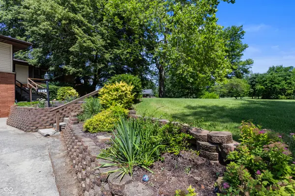 852 Knollwood DR, Columbus, IN 47203
