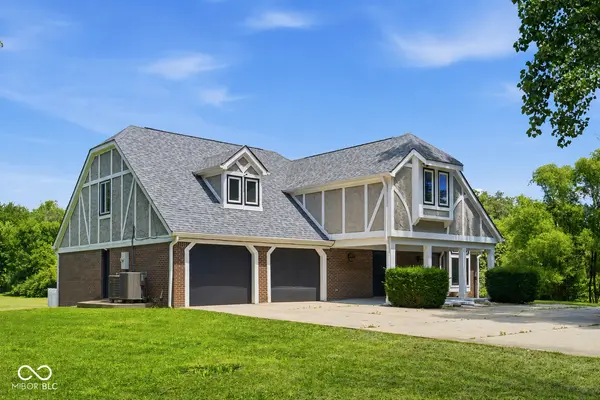 8536 Bradford RD, Avon, IN 46123