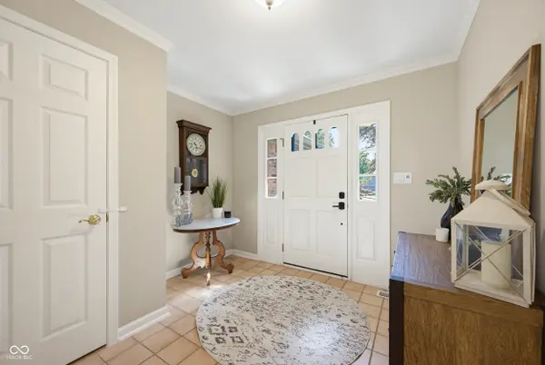 8119 Lake Point WAY, Indianapolis, IN 46256