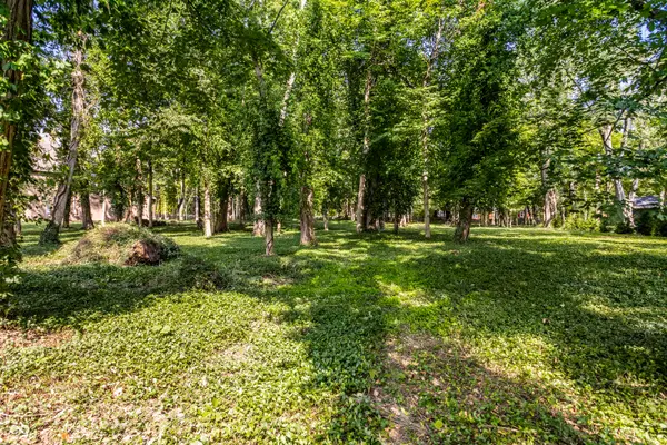 558 E 82nd ST, Indianapolis, IN 46240