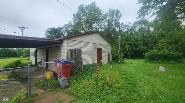 92 E Trestle RD, Veedersburg, IN 47987