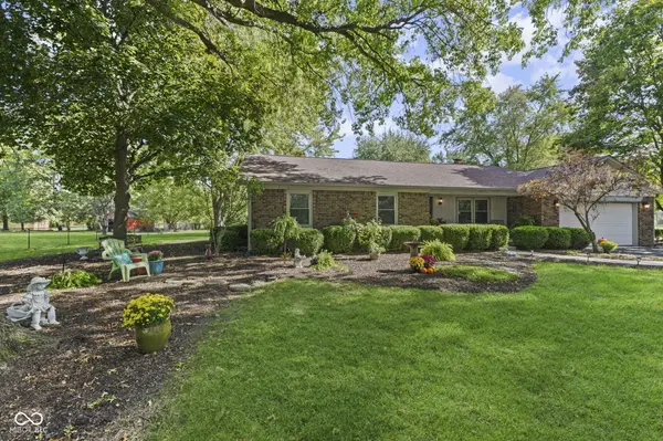 1393 S Buttercup DR, New Palestine, IN 46163