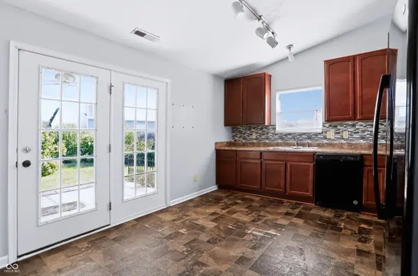 3442 Enclave LN, Greenwood, IN 46143