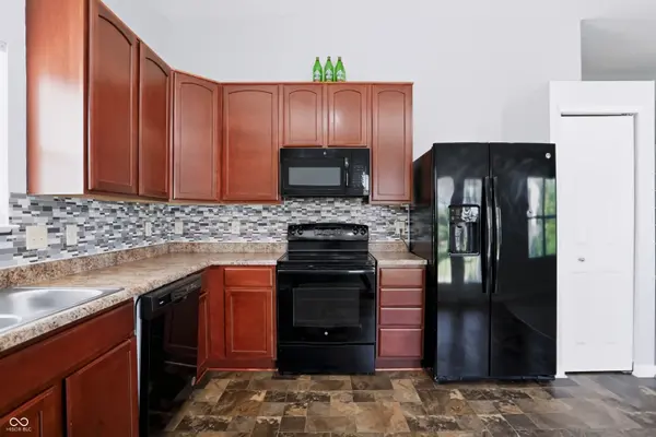 3442 Enclave LN, Greenwood, IN 46143