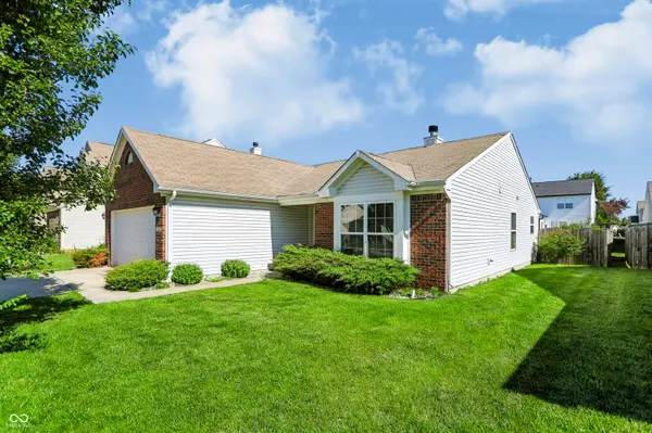 3442 Enclave LN, Greenwood, IN 46143