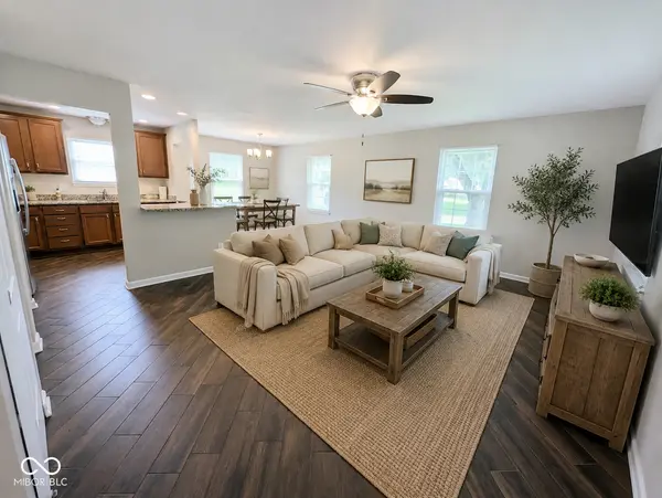 3983 Pineview LN, Greenwood, IN 46142