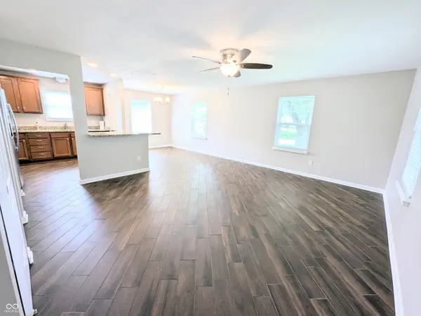 3983 Pineview LN, Greenwood, IN 46142