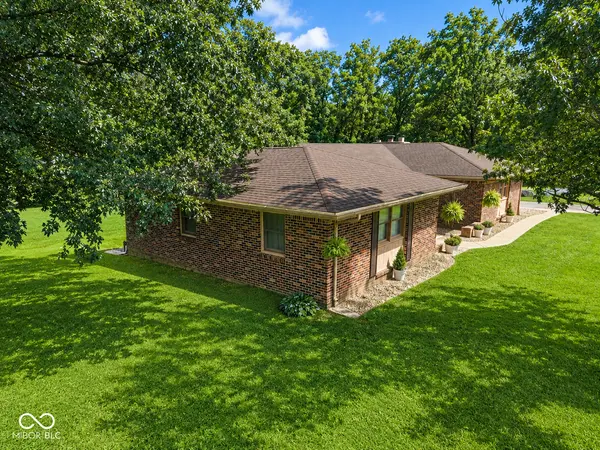 6 U DR, Cloverdale, IN 46120