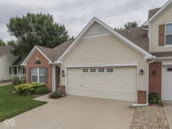 3340 Eaton Mews CT, Greenwood, IN 46143