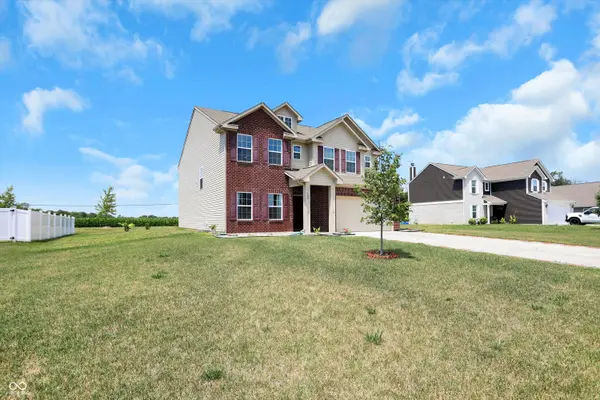 180 Blue Lace DR, Whiteland, IN 46184