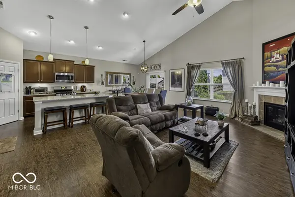 1242 Northcraft CT, Franklin, IN 46131