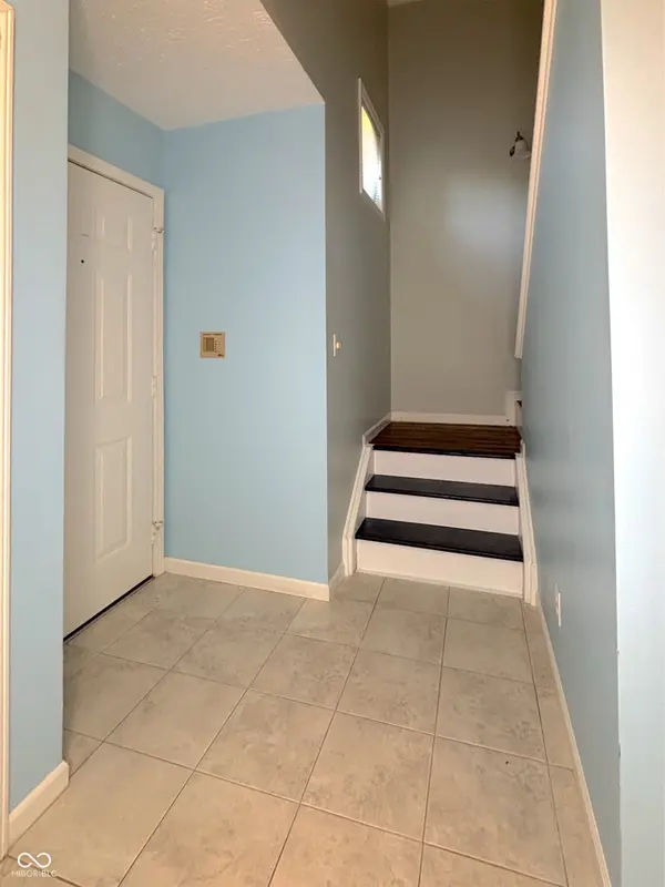 1526 Roanoke DR, Zionsville, IN 46077