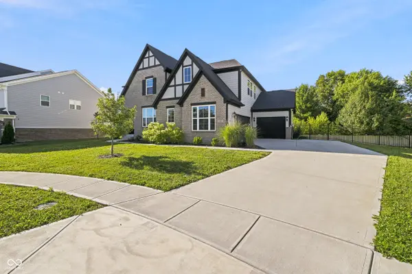 8822 Rockwood LN, Indianapolis, IN 46259