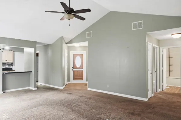 274 Golf CT, Greenwood, IN 46143