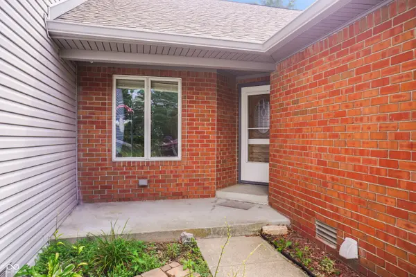 274 Golf CT, Greenwood, IN 46143