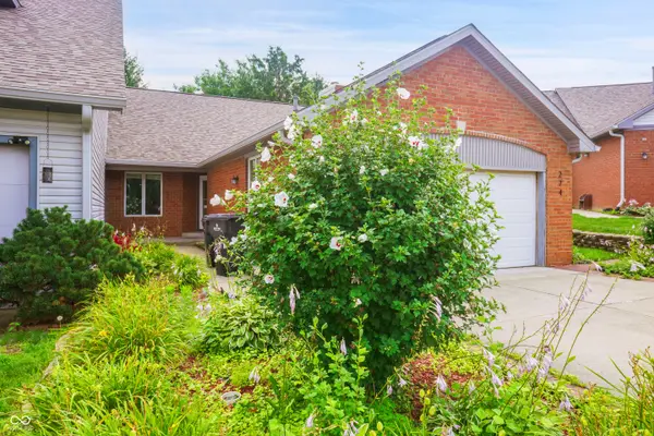 274 Golf CT, Greenwood, IN 46143