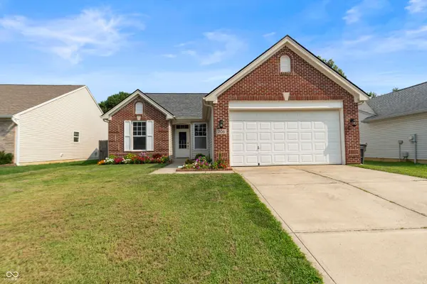 206 Meridian Gardens LN, Indianapolis, IN 46217