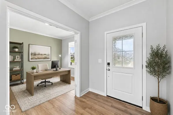 165 Waterford LN, Westfield, IN 46074