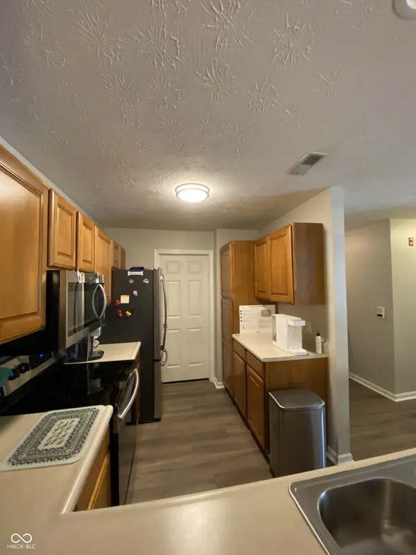 6519 Jade Stream CT #104, Indianapolis, IN 46237