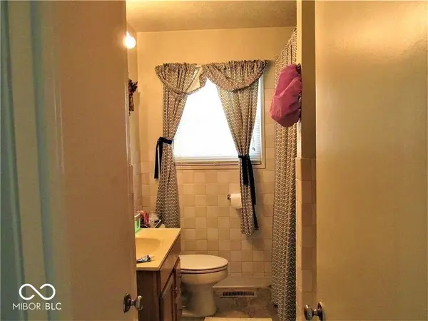 2911 Sangster AVE, Indianapolis, IN 46218