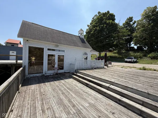 6105 S Mill RD, Carbon, IN 47837